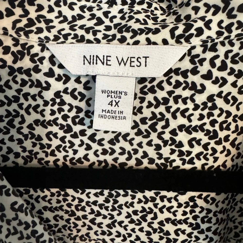 Nine West 4X Black Hearts with White Background Blouse - Picture 2 of 5
